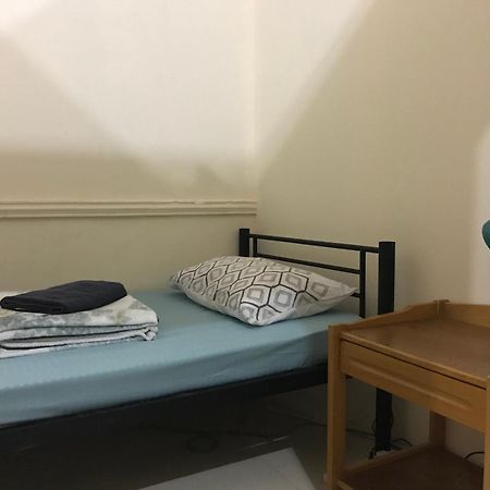 Backpacker'S Bed - No Parking Space Abu Dhabi Buitenkant foto